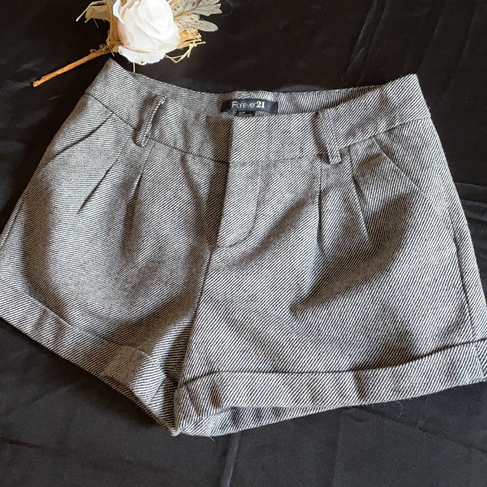 Forever 21 Dressy pleated shorts Size S